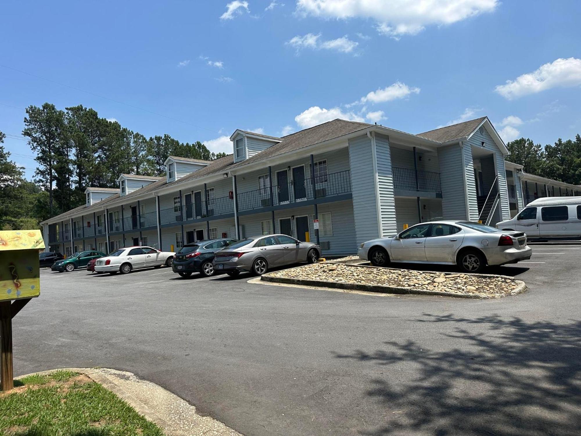 Live In Lodge Snellville Bagian luar foto